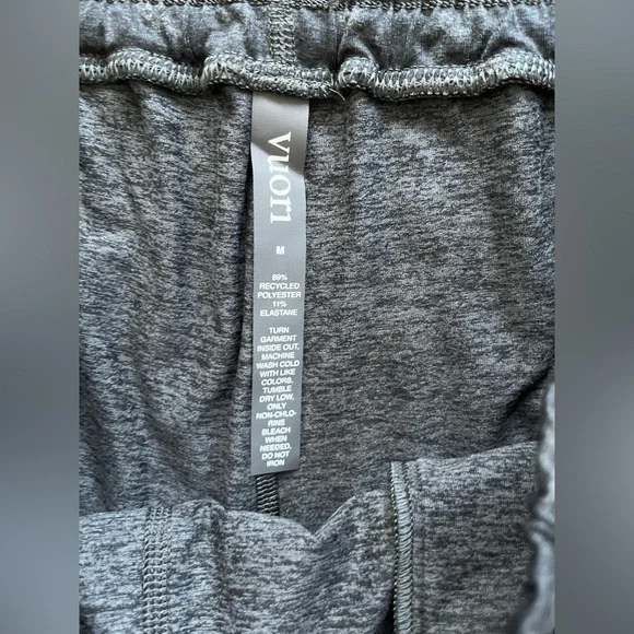 NWOT Vuori Womans Camo Performance Jogger with Dreamknit Fabric Size Medium